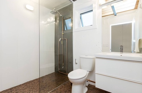 Bridgeland Apartment | Skyline Penthouse |BBQ, Sleeps 8