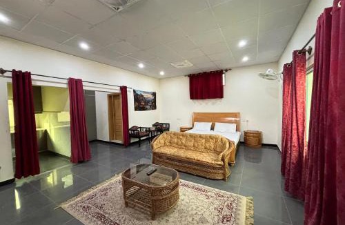 Muzaffarabad Apartment | Skyline Rooftop Studio