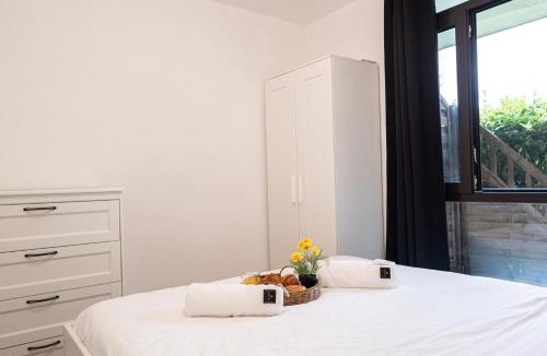 Lormont Apartment | Skyline Room
