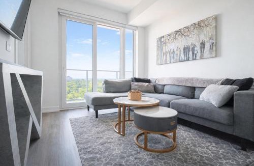 Kitchener Apartment | Skyline Serenity Executive Condo - Bowling Alley,Gym,Pool,Hot Tub,Sauna,Lounge