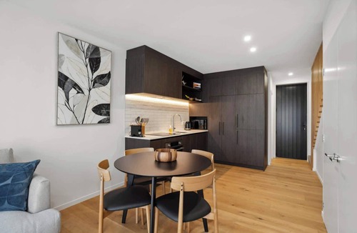 Wanaka House | Skyline Serenity