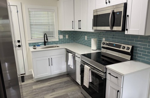 Woodside Cotton Mill Village Historic District House | Skyline Split B Retreat Close to Everything You Need! Quiet, Clean & Convenient.