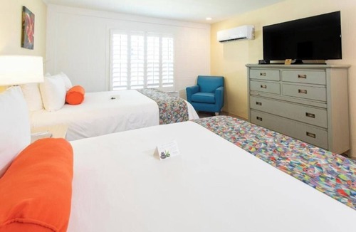 Estate East Street Hotel | Skyline Strolls | 3 Queen Rooms + Art, Culture & Cafes