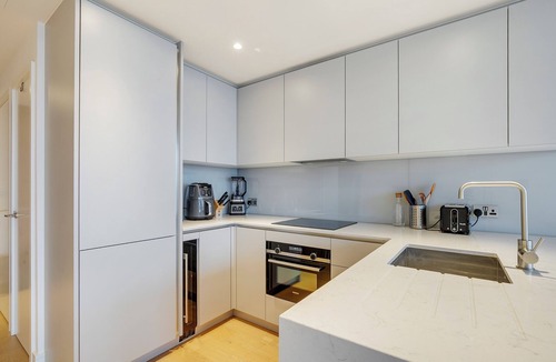 Canary Wharf Apartment | Skyline Studio Luxury Pool Gym Sauna Rooftop for 2
