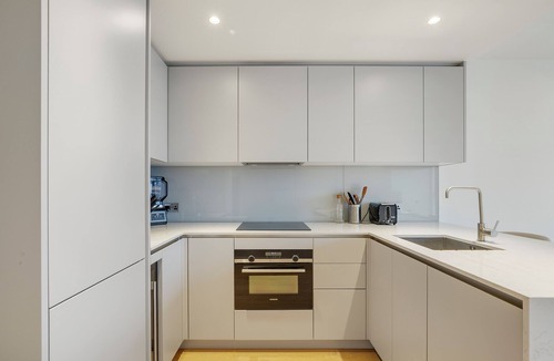 Canary Wharf Apartment | Skyline Studio Luxury Pool Gym Sauna Rooftop for 2