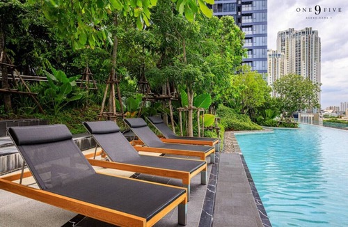 Rama 9 Apartment | Skyline Studio w/Balcony, Pool, Gym &5m to MRT