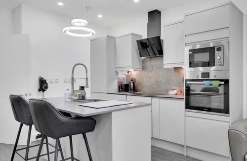 Whitechapel Apartment | Skyline Studios Commercial Road