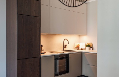Kaisermuhlen Apartment | Skyline Suite - Danube-View Balcony&Pool