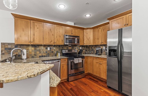 Town Centre Apartment | Skyline Suite Downtown Canmore Stay!