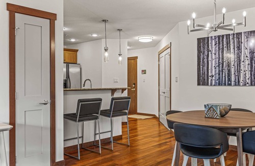 Town Centre Apartment | Skyline Suite Downtown Canmore Stay!