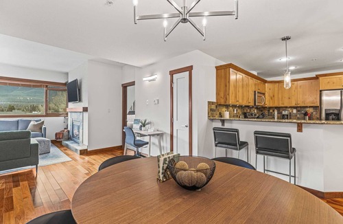 Town Centre Apartment | Skyline Suite Downtown Canmore Stay!