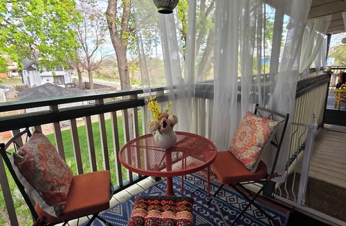 Merriam Park Apartment | Skyline Suite for 4+ with Private Balcony & Large Shared Fenced Yard