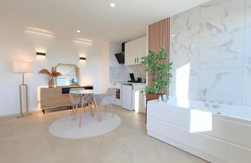 Saint-Roch - Badouillere - Chavanelle Apartment | Skyline Suite Premium - CinéSpa & Vue Panoramique