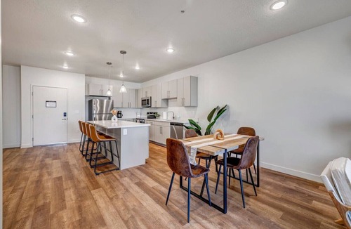 Draper Apartment | Skyline Suites Boho Themed 2bd 2ba