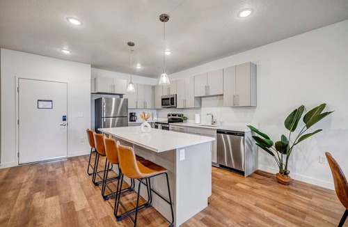 Draper Apartment | Skyline Suites Boho Themed 2bd 2ba