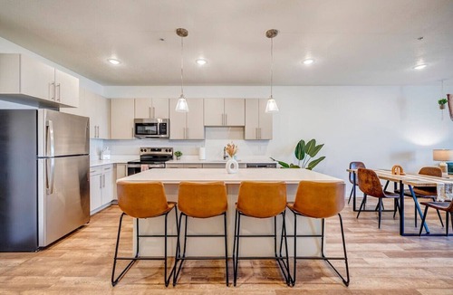 Draper Apartment | Skyline Suites Boho Themed 2bd 2ba