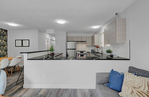 Capitol Hill Apartment | Skyline Views, Sleeps 8 and only Steps to SAIT, U of C & Downtown!