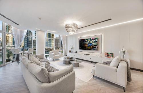 Jumeirah Beach Residence Apartment | Skyline Views with Waterfront & Marina Walk - 3 BDR Apartment
