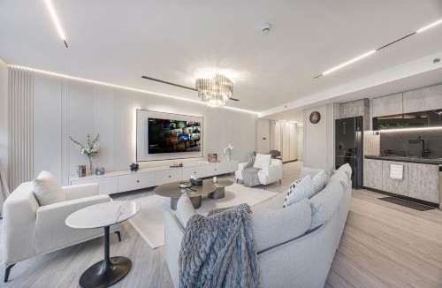 Jumeirah Beach Residence Apartment | Skyline Views with Waterfront & Marina Walk - 3 BDR Apartment
