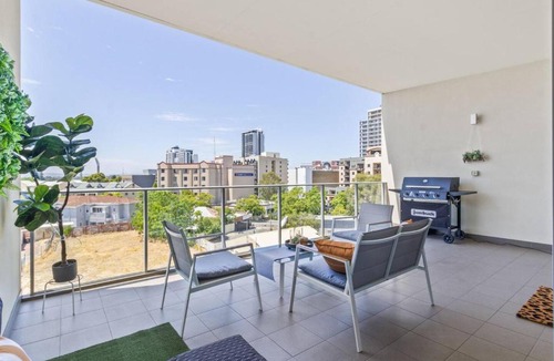 East Perth Apartment | SkylineViews 2bdrm River, WACA, Optus stadium