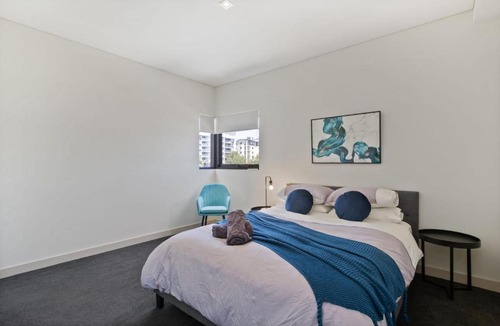 East Perth Apartment | SkylineViews 2bdrm River, WACA, Optus stadium