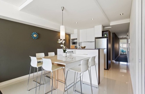 East Perth Apartment | SkylineViews - Stylish 2BR Gem | Walk to WACA, River