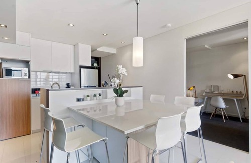 East Perth Apartment | SkylineViews - Stylish 2BR Gem | Walk to WACA, River