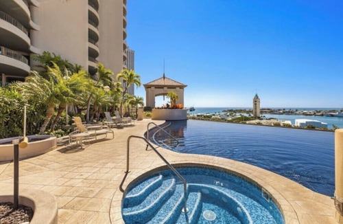 Downtown Honolulu Apartment | SkyNest : Queen's Gambit Penthouse at 66 Queen St