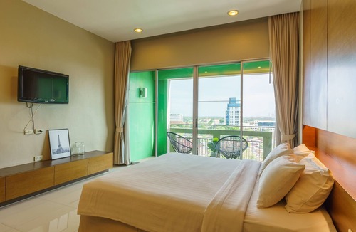Khlong Toei Apartment | SKYVIEW@MRT/7-Eleven/Gym/POOL/Hi-SWifi/DailyClean/ETK