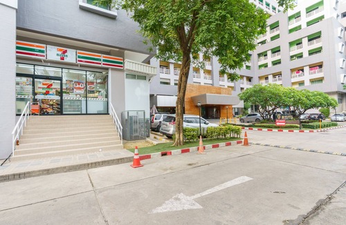 Khlong Toei Apartment | SKYVIEW@MRT/7-Eleven/Gym/POOL/Hi-SWifi/DailyClean/ETK