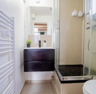 Triel-sur-Seine Apartment | Skyview Studio - Triel Centre
