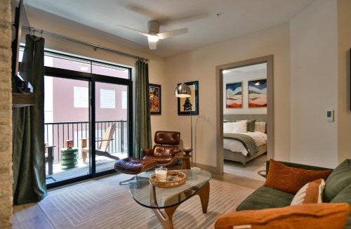 Silverthorne Apartment | Skywalk Flats Amphitheater Retreat: Downtown, Rooftop Hot Tubs