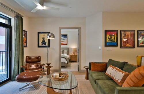 Silverthorne Apartment | Skywalk Flats Amphitheater Retreat: Downtown, Rooftop Hot Tubs