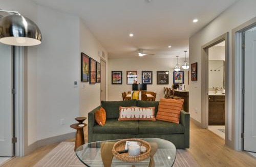 Silverthorne Apartment | Skywalk Flats Amphitheater Retreat: Downtown, Rooftop Hot Tubs