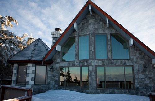 Running Springs Cabin | Sledding hills, amazing views, game room, Ski & Sky Park min away!