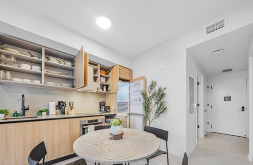 Downtown Miami Apartment | Sleek 1-BR & Den in Central Downtown