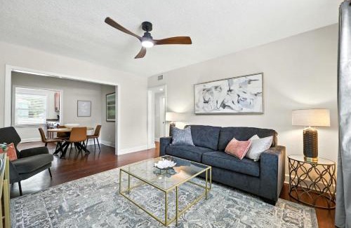 San Marco Apartment | Sleek 2 BR Condo - 2 block from San Marco