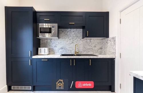 Harrogate City Centre Apartment | Sleek 3 Bedroom Abode in Central Harrogate