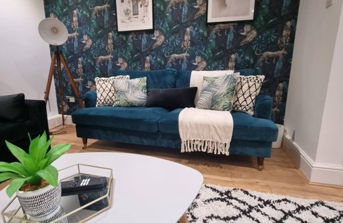Harrogate City Centre Apartment | Sleek 3 Bedroom Abode in Central Harrogate