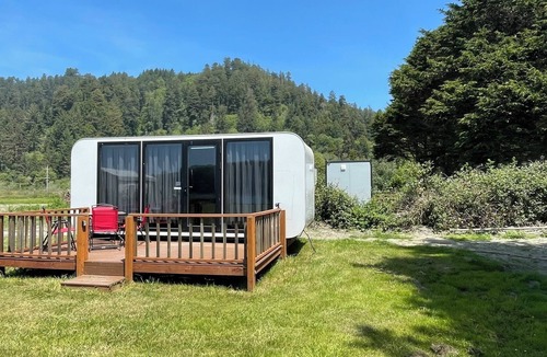 Klamath Cabin | Sleek and Modern Glamping Pod in Klamath, Perfect for a Getaway near the Pacific Ocean
