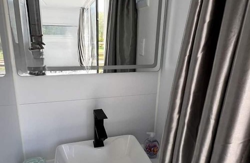 Klamath House | Sleek and Modern Glamping Pod in Klamath, Perfect for a Getaway near the Pacific Ocean