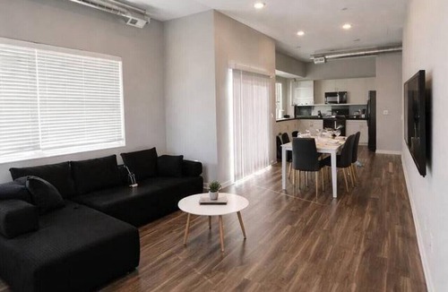 Downtown Des Moines Apartment | Sleek Black-and-White 2BR with Gym, WiFi & Free Parking