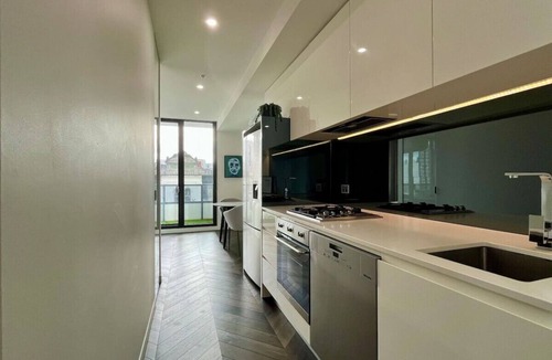 Prahran Apartment | Sleek, bright and modern Greville St retreat