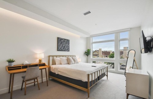 Highland House | Sleek & Chic Vibes | Spacious 2BR LoHi Loft | Rooftop
