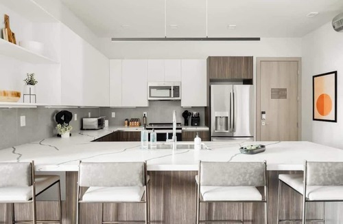 Jefferson Park Condo | Sleek Denver Flat | Walk to Empower Field | Tesoro