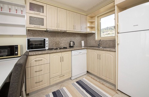 Milas Apartment | Sleek Flat with Private Beach and View in Milas