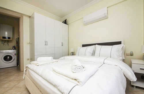 Milas Apartment | Sleek Flat with Private Beach and View in Milas