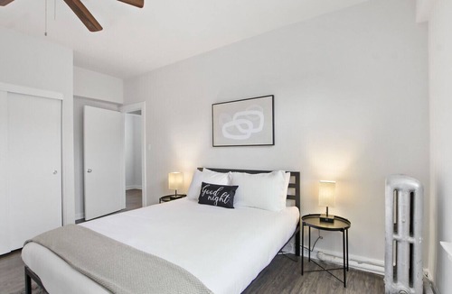 Hyde Park Apartment | Sleek & Functional 2-Bedroom Apt
