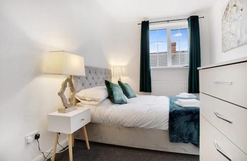 Hetton-le-Hole House | Sleek Gem Home in Houghton le Spring, Sleeps 5