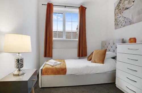 Hetton-le-Hole House | Sleek Gem Home in Houghton le Spring, Sleeps 5